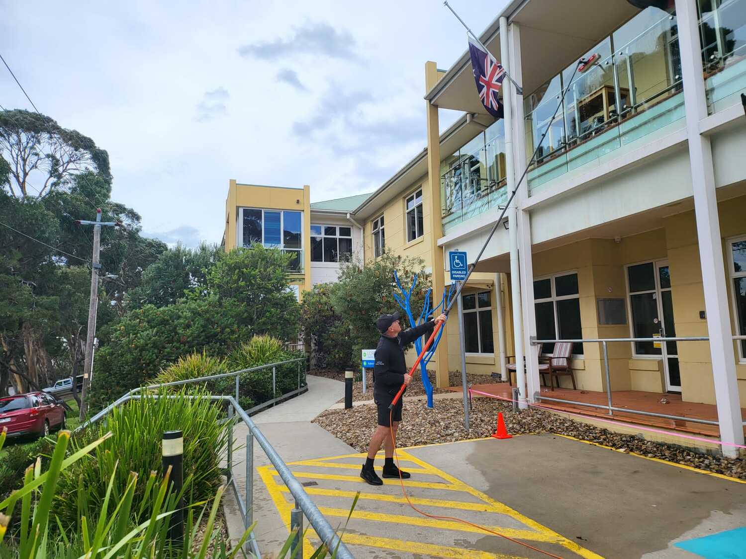 Pressure cleaning a driveway
